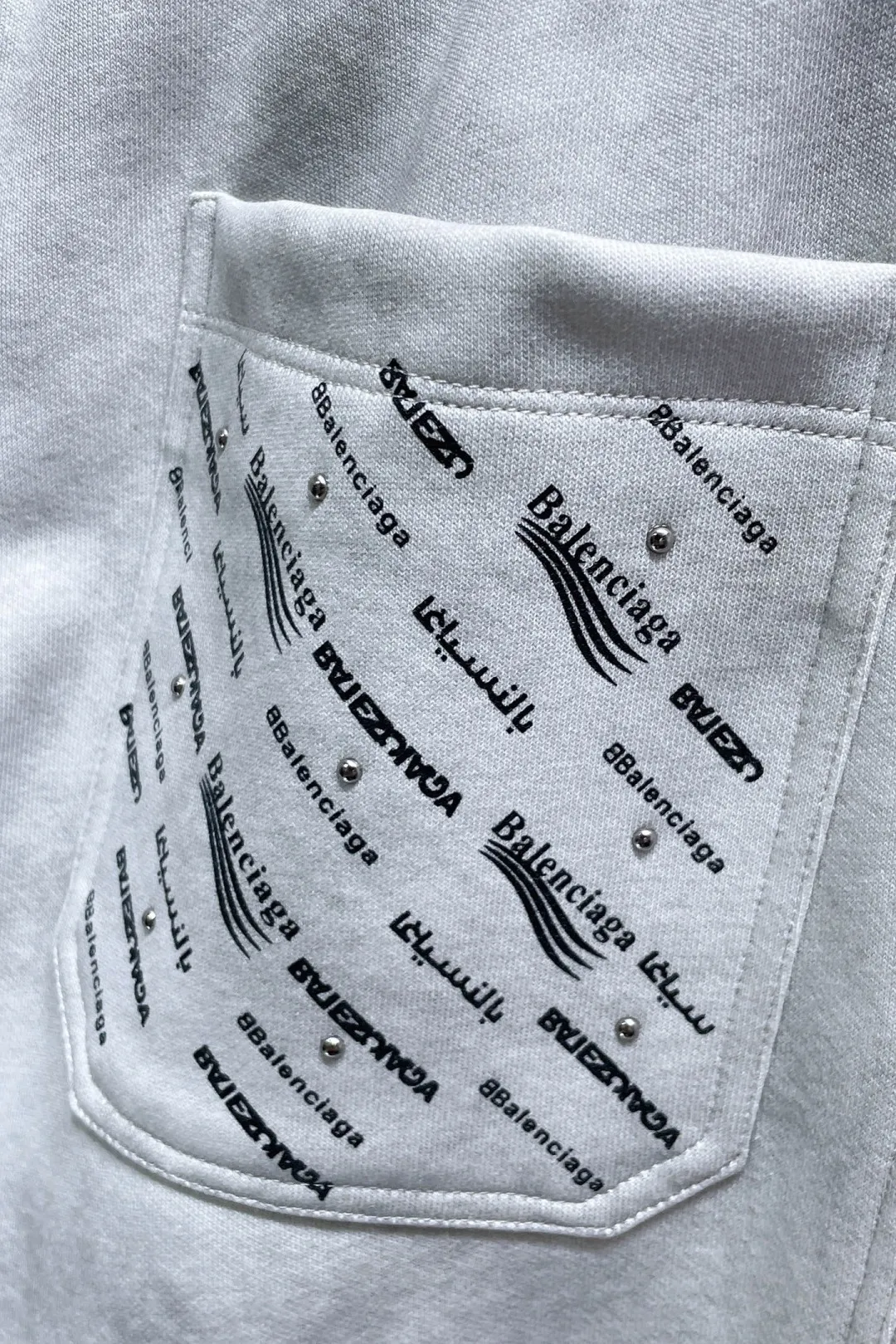 Balenciaga 🆕2026 Autumn and Winter New Arrival trousers and casual pants🎁 are on sale simultaneously on the official website. Brand Classic LOGO casual pants, customized fabrics, excellent comfort and strong touch. Highly recognisable, perfect appearance and craftsmanship. Size:M-3XL
